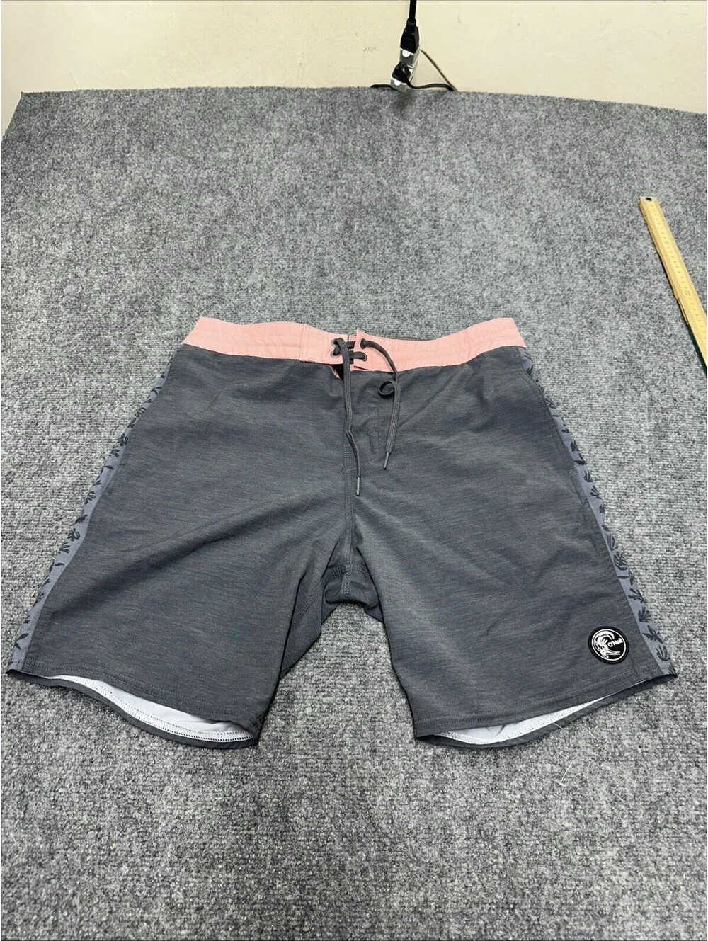 O’Neil Men’s Swim Trunks Size 32 Grey/pink